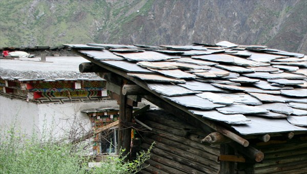 Старая сланцевая крыша